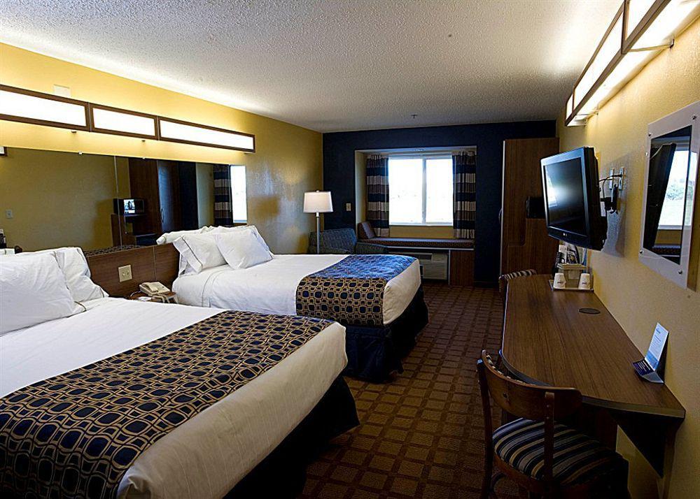 Quality Inn & Suites Watertown Fort Drum Calcium Δωμάτιο φωτογραφία